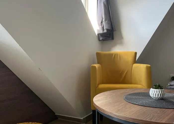 Katija Preko Puta Crni Vrh