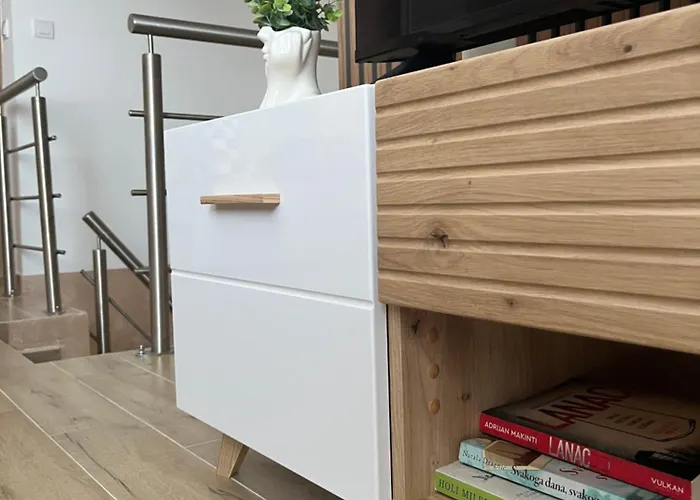 Katija Preko Puta Crni Vrh